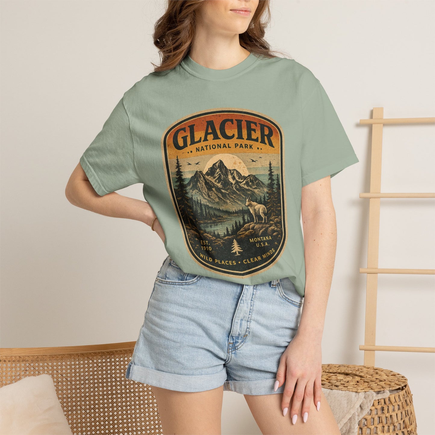 Glacier National Park Vintage Vintage Badge Mountain and Outdoor Graphic T-Shirt