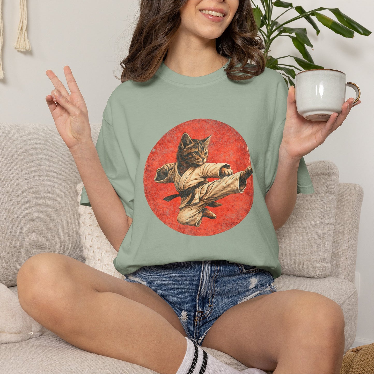Vintage Retro Karate Kitten T-Shirt – Distressed Orange Circle Design