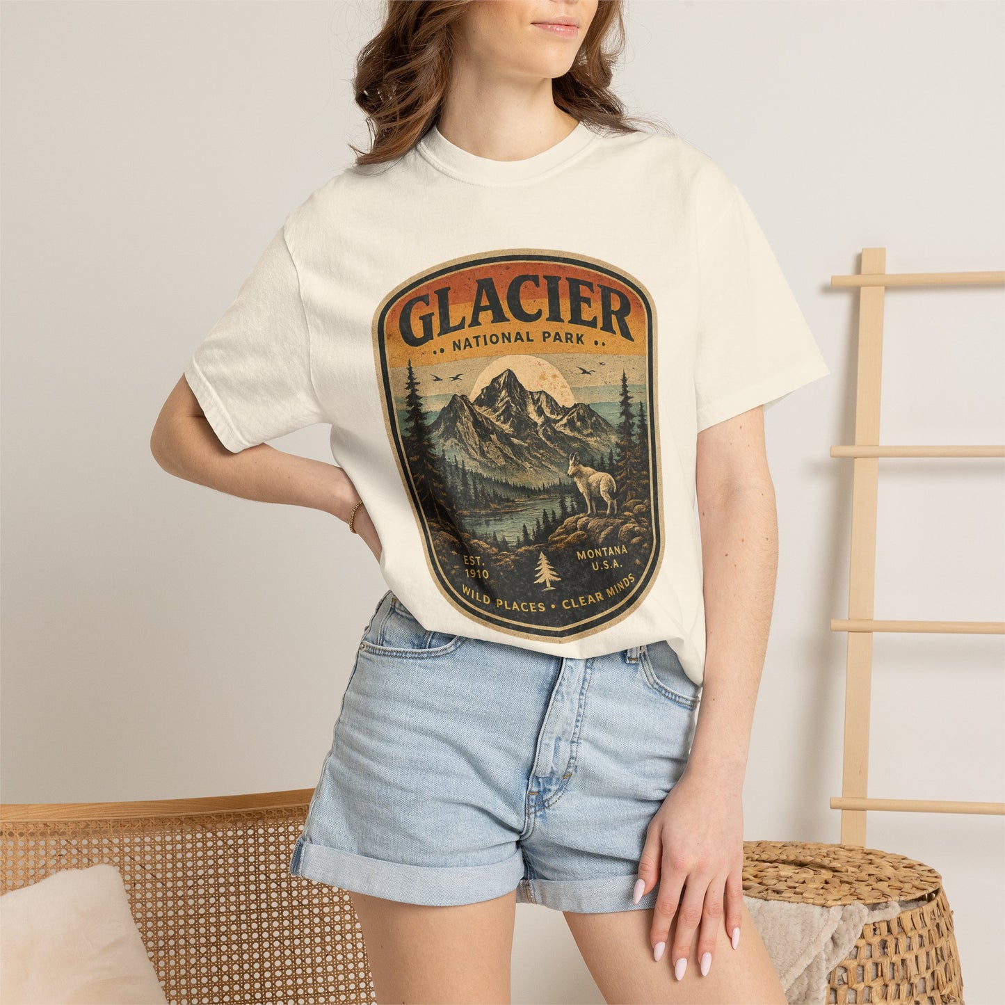 Glacier National Park Vintage Vintage Badge Mountain and Outdoor Graphic T-Shirt