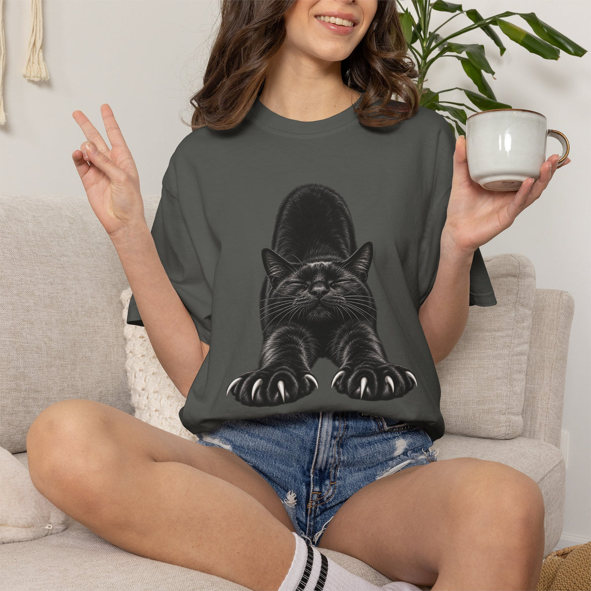 Stretchy Showoff Black Cat Graphic Tee