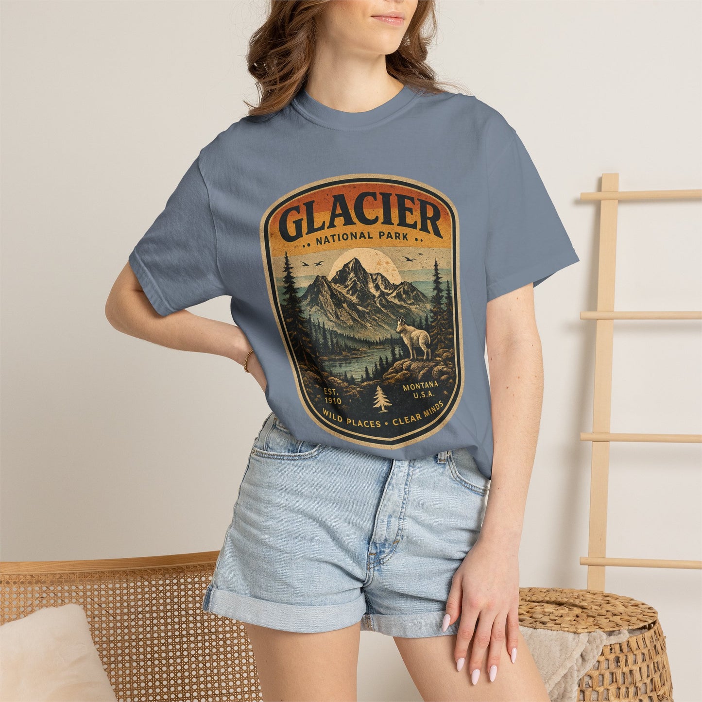 Glacier National Park Vintage Vintage Badge Mountain and Outdoor Graphic T-Shirt