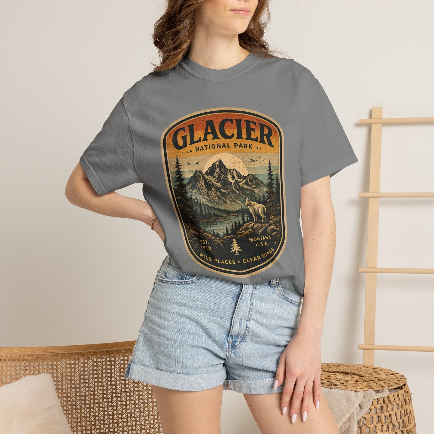 Glacier National Park Vintage Vintage Badge Mountain and Outdoor Graphic T-Shirt