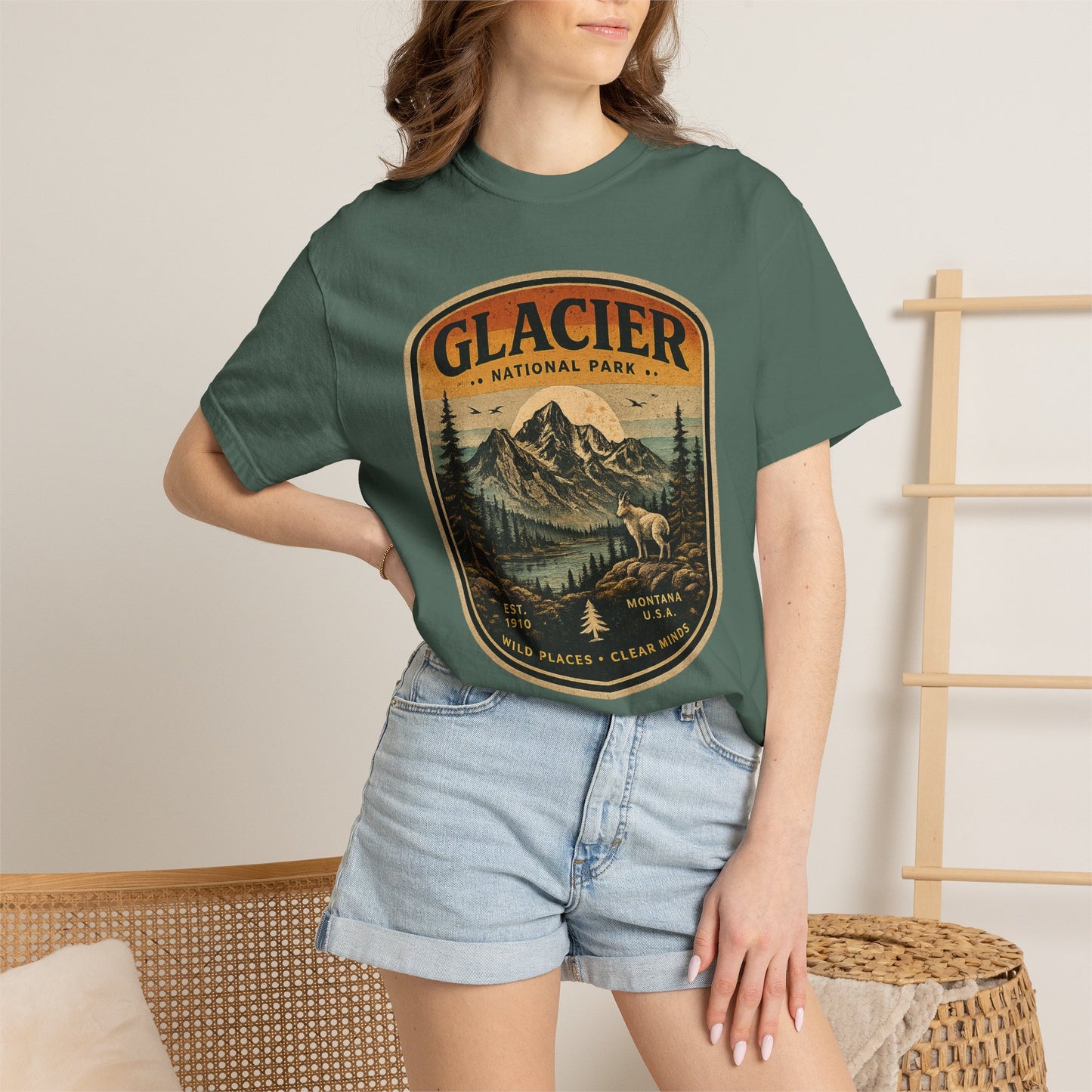 Glacier National Park Vintage Vintage Badge Mountain and Outdoor Graphic T-Shirt