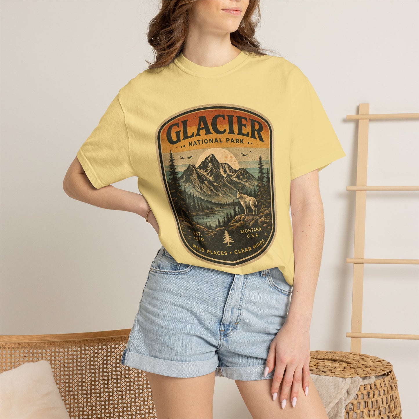 Glacier National Park Vintage Vintage Badge Mountain and Outdoor Graphic T-Shirt